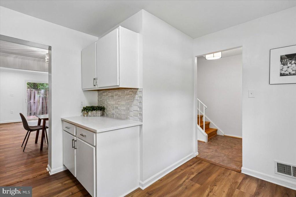 Image 5 of property listing at 742 COLLEGE PKWY #7-742, Rockville, MD 20850