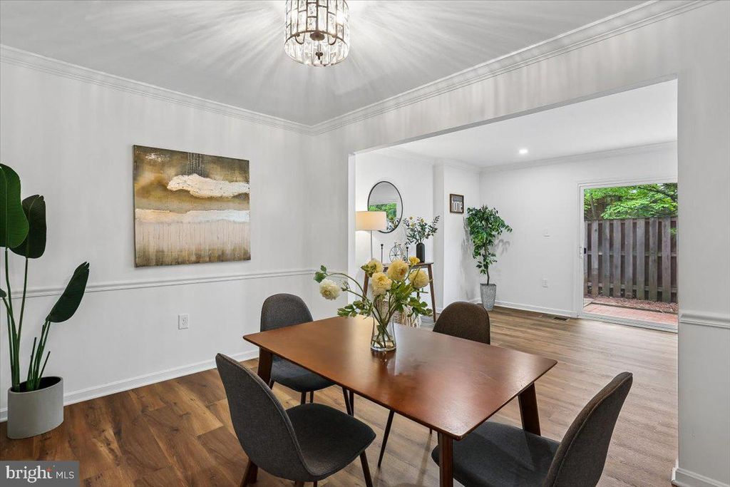 Image 6 of property listing at 742 COLLEGE PKWY #7-742, Rockville, MD 20850