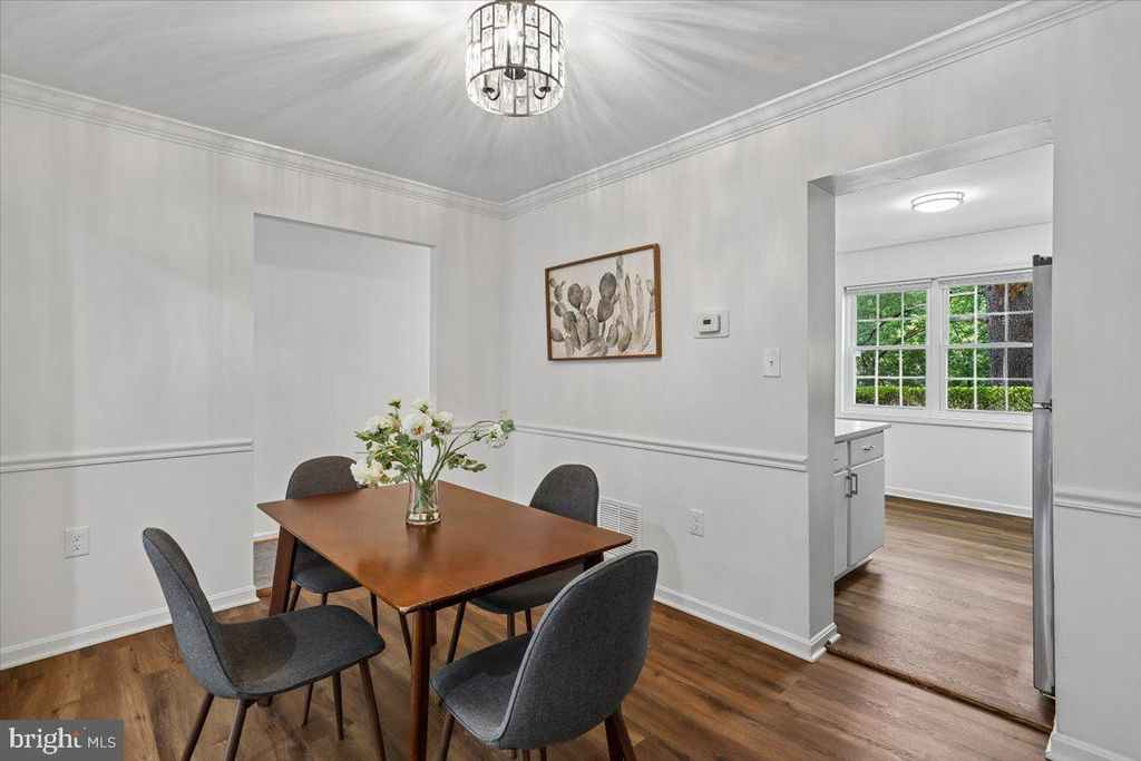 Image 7 of property listing at 742 COLLEGE PKWY #7-742, Rockville, MD 20850