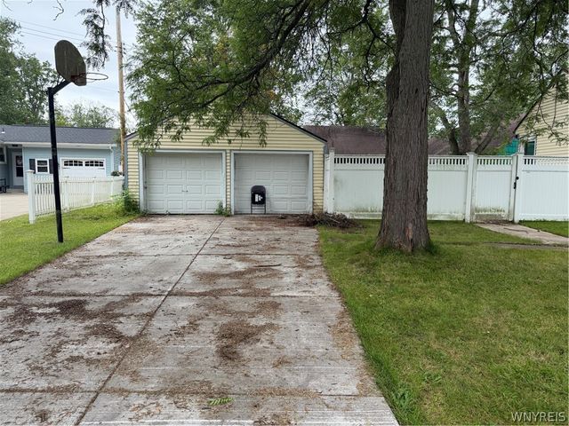 1295 East Park Road, Grand Island, NY 14072