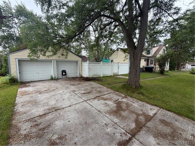 1295 East Park Road, Grand Island, NY 14072
