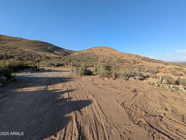 5720 S MINERS PICK Road 3, Mayer, AZ 86333