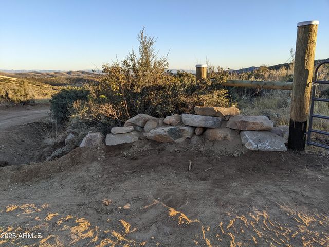 5720 S MINERS PICK Road 3, Mayer, AZ 86333