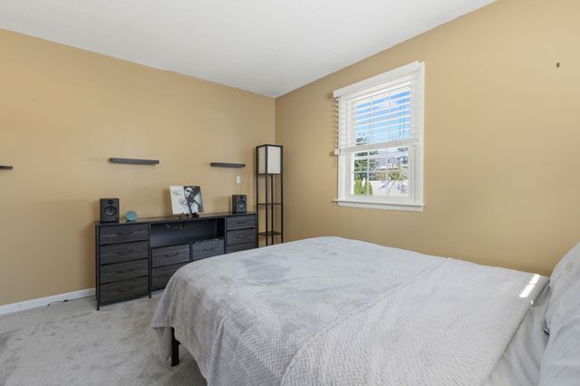 45 Gray Street, Manchester, NH 03103