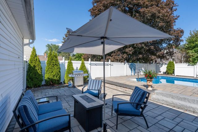 45 Gray Street, Manchester, NH 03103