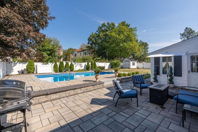 45 Gray Street, Manchester, NH 03103