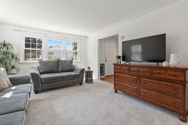 45 Gray Street, Manchester, NH 03103