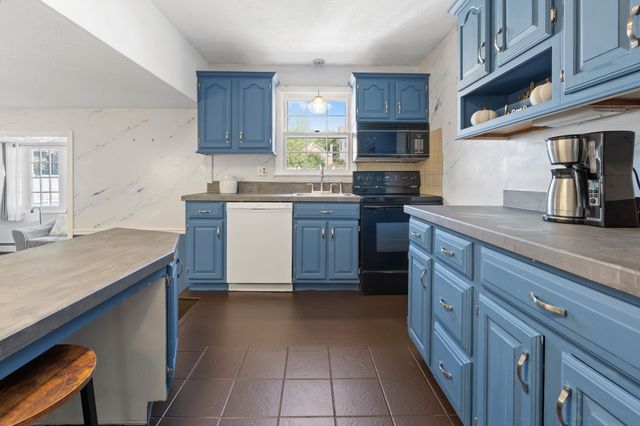 45 Gray Street, Manchester, NH 03103