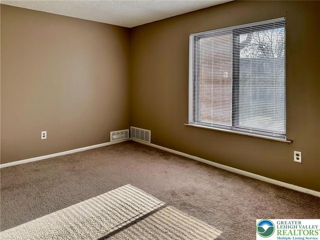 997 Village Round k, Allentown City, PA 18106