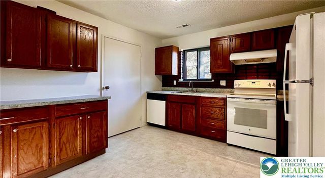 997 Village Round k, Allentown City, PA 18106