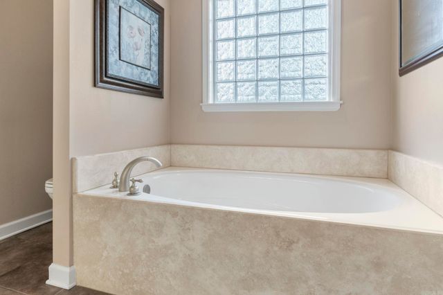 8406 Wolf Creek Court, Sherwood, AR 72120