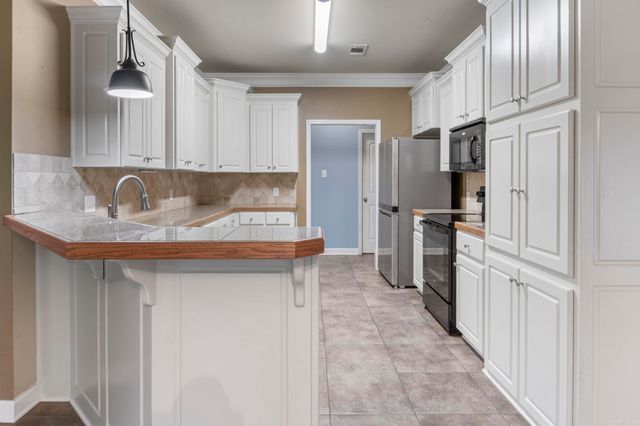 8406 Wolf Creek Court, Sherwood, AR 72120