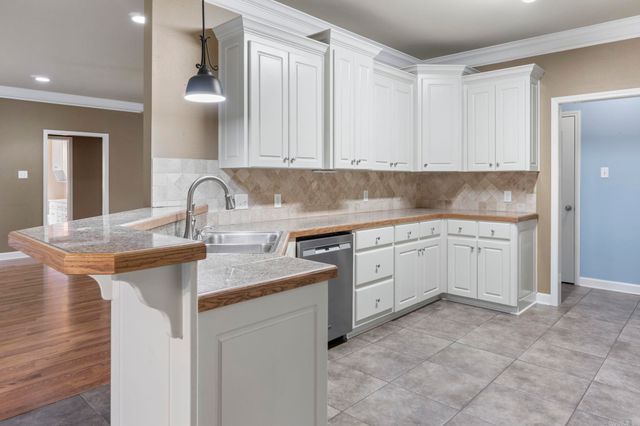 8406 Wolf Creek Court, Sherwood, AR 72120