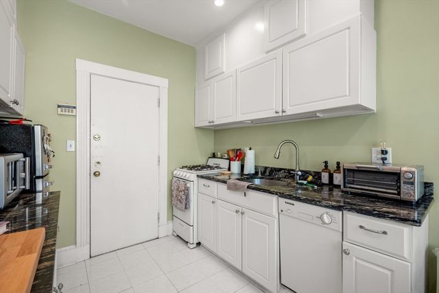 109 Winchester 6, Brookline, MA 02446