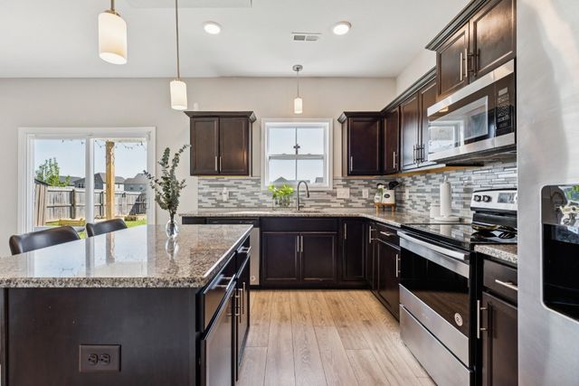 171 Sambar Dr, Clarksville, TN 37040