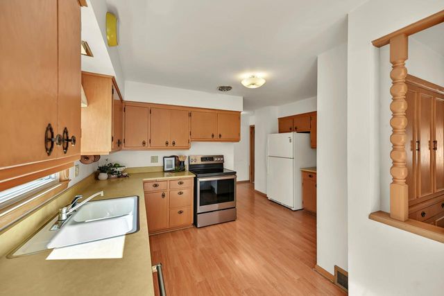 11029 W Courtland AVENUE, Wauwatosa, WI 53225