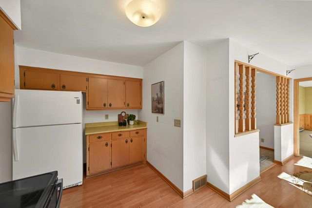 11029 W Courtland AVENUE, Wauwatosa, WI 53225