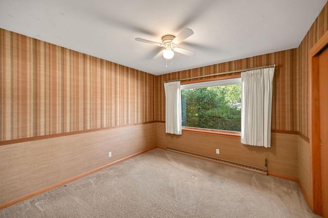 11029 W Courtland AVENUE, Wauwatosa, WI 53225