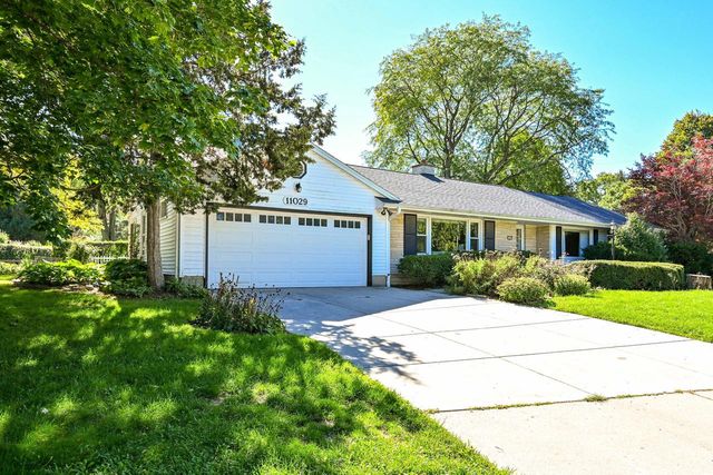 11029 W Courtland AVENUE, Wauwatosa, WI 53225