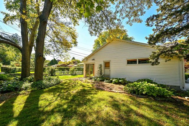 11029 W Courtland AVENUE, Wauwatosa, WI 53225