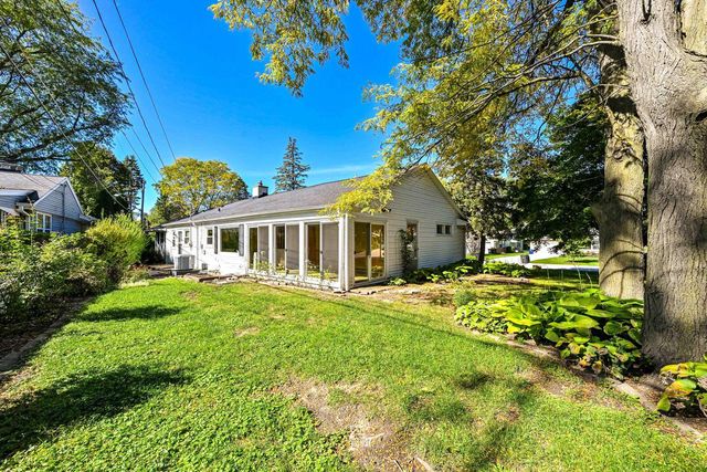 11029 W Courtland AVENUE, Wauwatosa, WI 53225