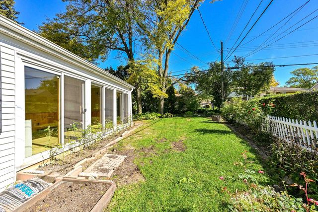 11029 W Courtland AVENUE, Wauwatosa, WI 53225