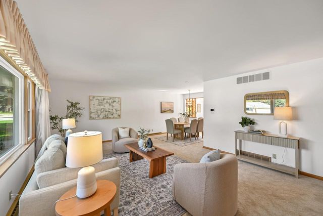 11029 W Courtland AVENUE, Wauwatosa, WI 53225