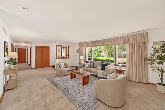 11029 W Courtland AVENUE, Wauwatosa, WI 53225