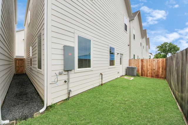 5242 Texas Street, Houston, TX 77011