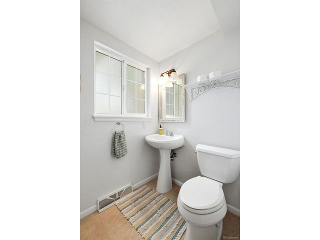 2863 S Reading Ct, Denver, CO 80231