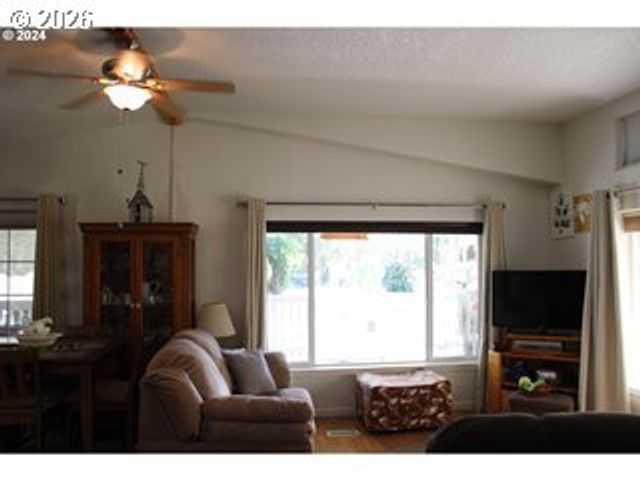 707 HARRISON St, Wasco, OR 97065