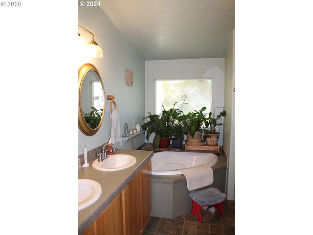 707 HARRISON St, Wasco, OR 97065