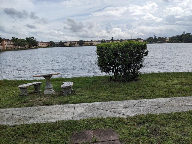 300 NE 191st St 211, Miami, FL 33179