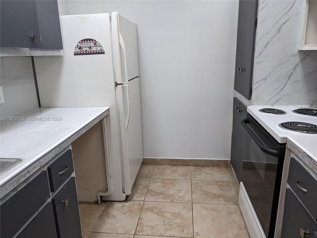 300 NE 191st St 211, Miami, FL 33179