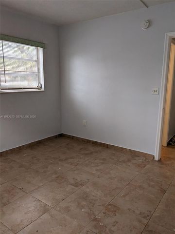 300 NE 191st St 211, Miami, FL 33179