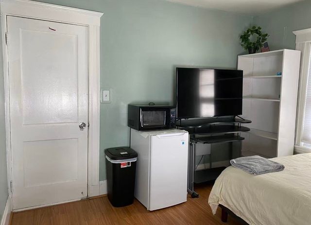 20 Ellington Rd, Quincy, MA 02170