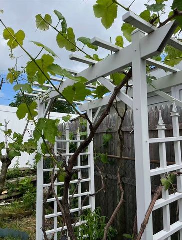 20 Ellington Rd, Quincy, MA 02170