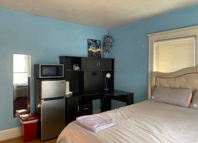 20 Ellington Rd, Quincy, MA 02170