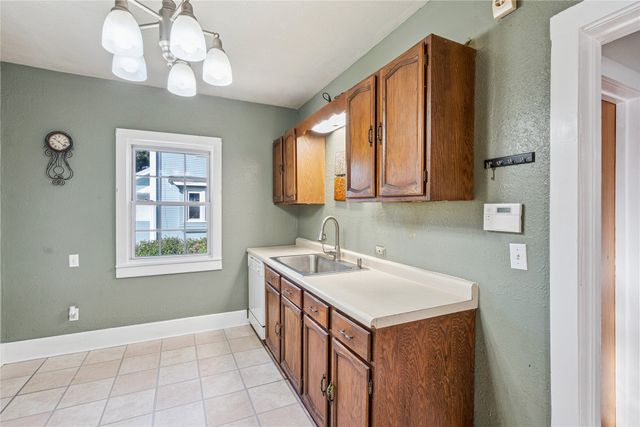 1457 Guthrie Avenue, Des Moines, IA 50316