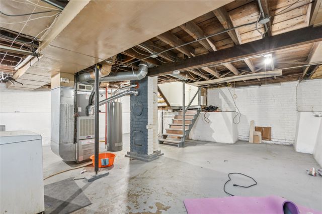 1457 Guthrie Avenue, Des Moines, IA 50316