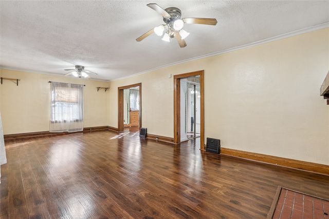 1457 Guthrie Avenue, Des Moines, IA 50316