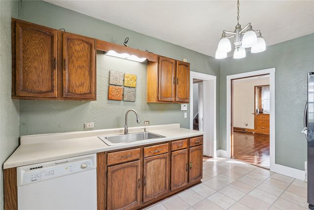 1457 Guthrie Avenue, Des Moines, IA 50316