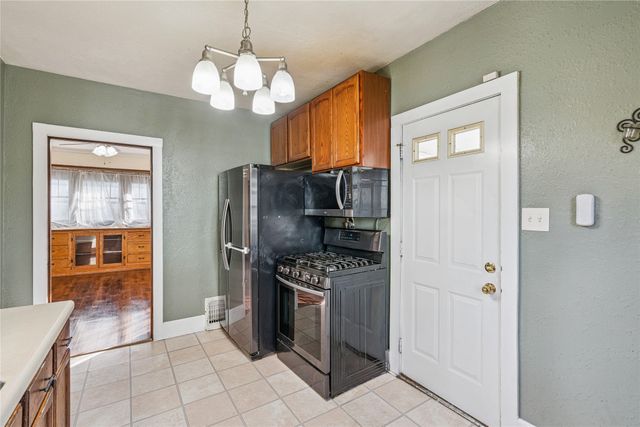 1457 Guthrie Avenue, Des Moines, IA 50316