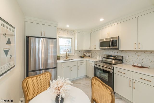 315 SANTA FE TRAIL, Hopatcong Boro, NJ 07843