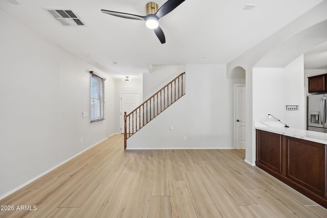 2250 E WAYLAND Drive, Phoenix, AZ 85040