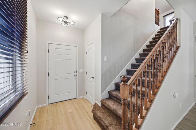 2250 E WAYLAND Drive, Phoenix, AZ 85040