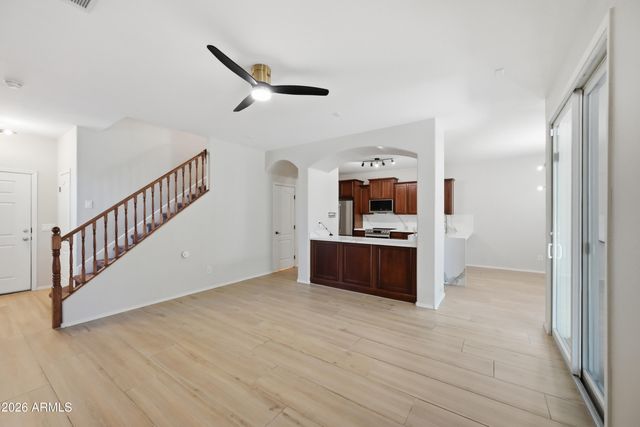 2250 E WAYLAND Drive, Phoenix, AZ 85040