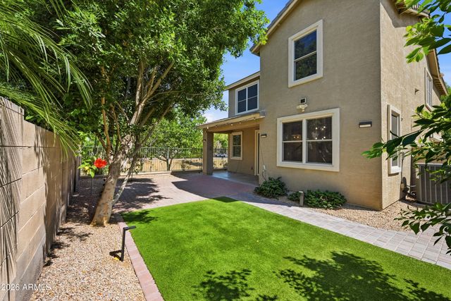 2250 E WAYLAND Drive, Phoenix, AZ 85040