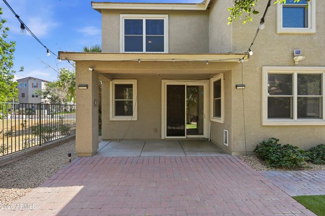 2250 E WAYLAND Drive, Phoenix, AZ 85040