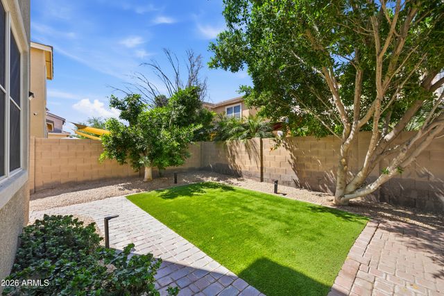 2250 E WAYLAND Drive, Phoenix, AZ 85040